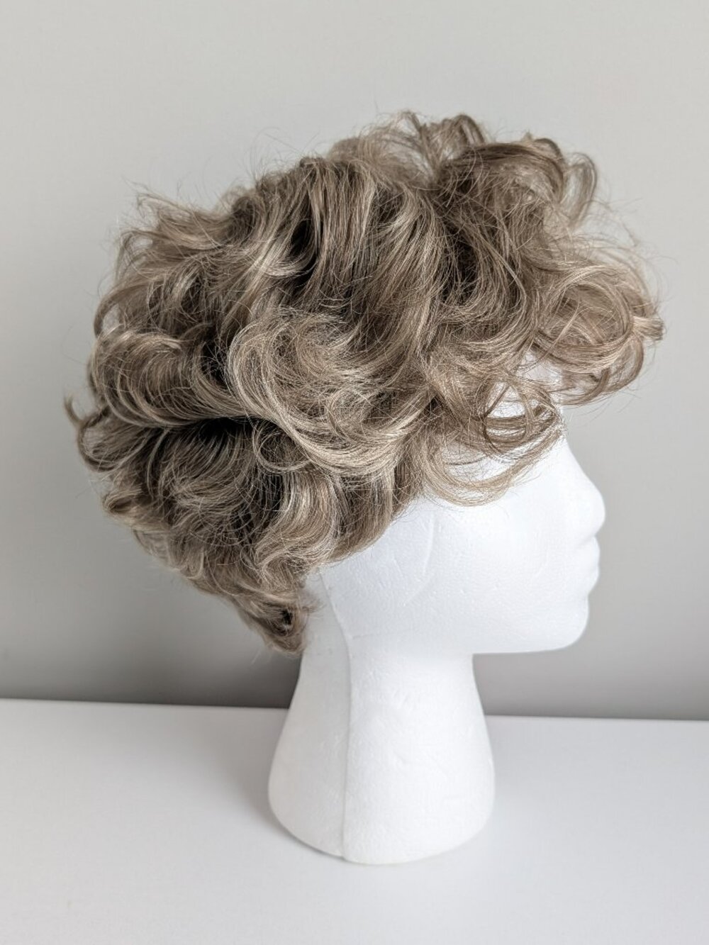 Sunee French Flair Wig SKE-5 EVA Color 18/22 Curly Synthetic Kanekalon NWT